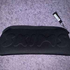 Skims pouch